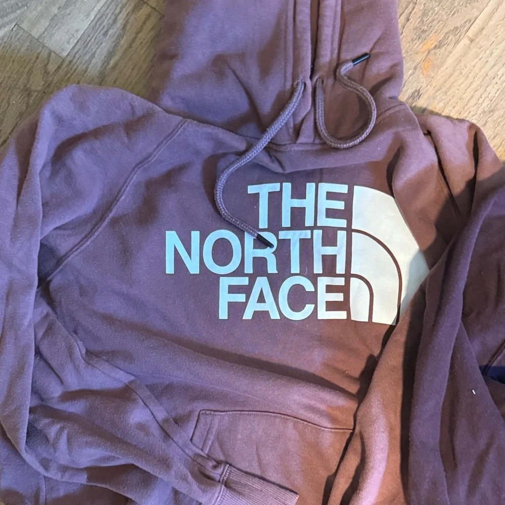 2 hoodies The North Face Mauve and Plum Hoodies - Picture 2 of 5